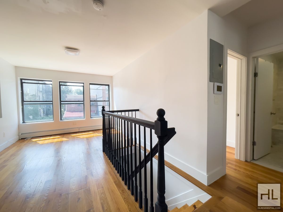 Building Photo - Spacious Bushwick 2 Bed 1-Bath / Great Loc...