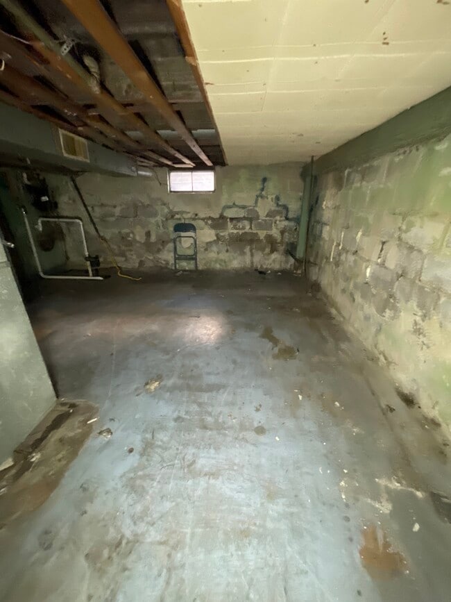 Building Photo - 2411 Madison Ave