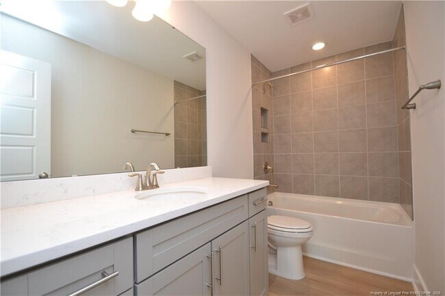 Building Photo - 2129 Seneca Dr