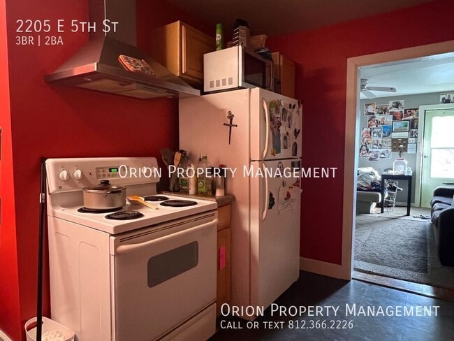 Building Photo - 2205 E 5th St