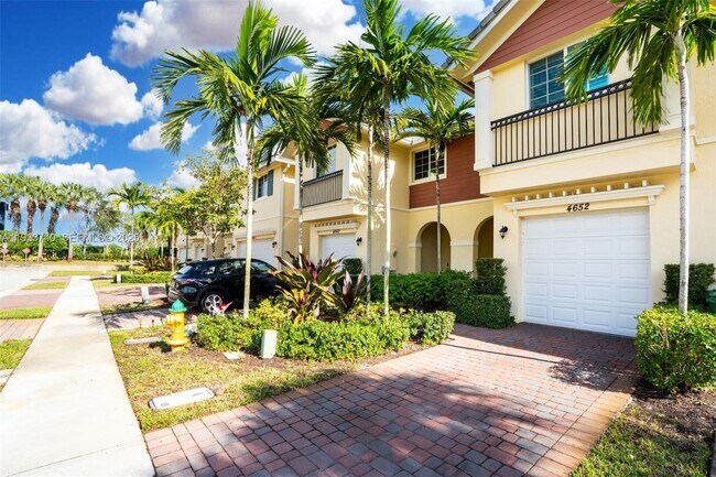 Building Photo - 4652 Horseshoe Cir