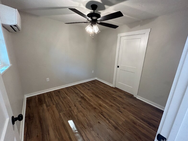 Building Photo - 609 Mell Ave