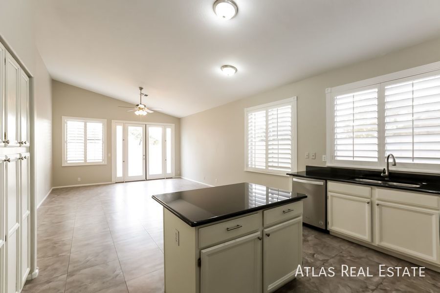 Building Photo - 931 N Beck Ct