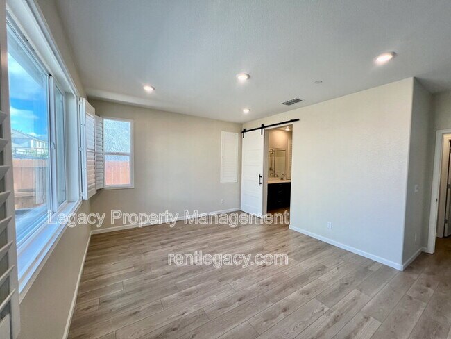 Building Photo - 436 Rose St