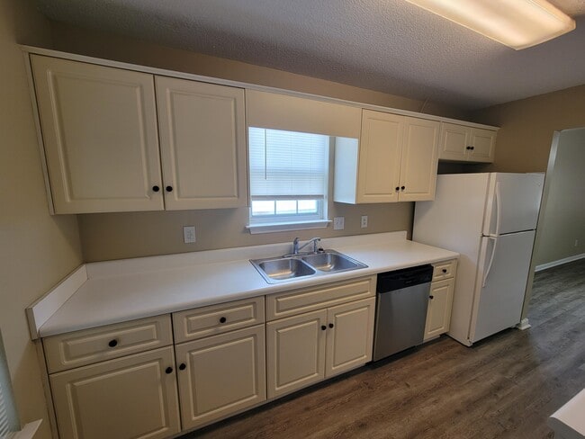 Building Photo - 42 Charlestowne Dr