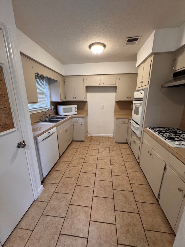 Building Photo - 10423 Sagemeadow Ln