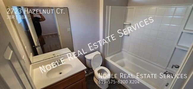 Building Photo - 2723 Hazelnut Ct