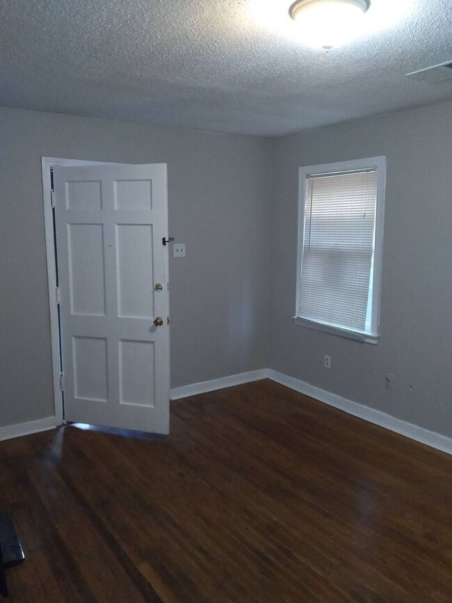 Building Photo - 4 Success is now offering this spacious 2 bedroom home.