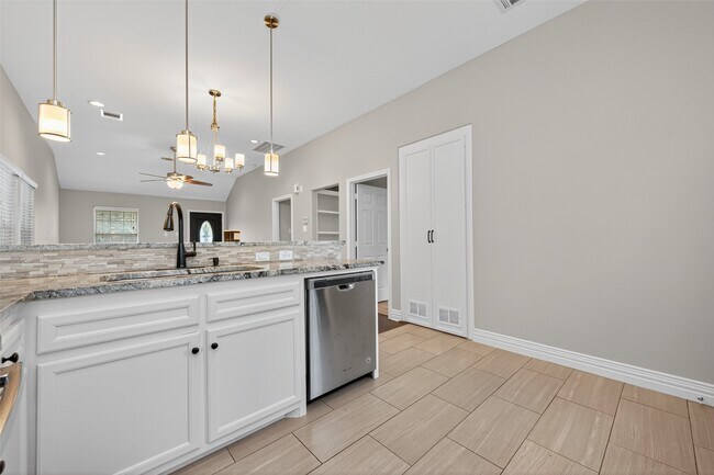 Building Photo - 2509 Moreau St