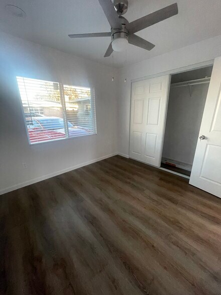 Building Photo - 9862 Orangewood Ave