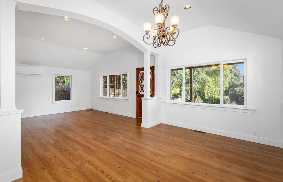 Building Photo - 10612 NW Skyline Blvd