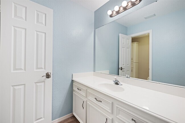 Building Photo - 13135 Finch Brook Dr