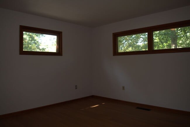 Building Photo - Marvelous 4 Bed 2.5 Bath House In Quarry H...