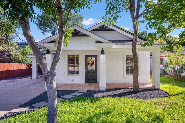 Building Photo - 3320 Elija St