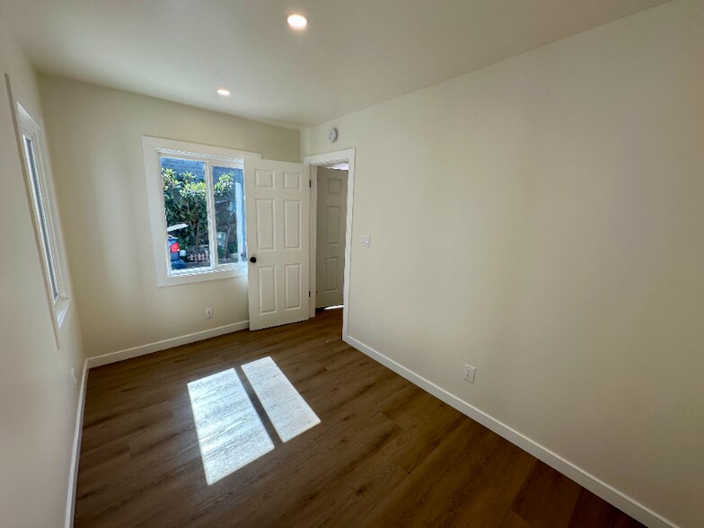 Building Photo - 1443 Linden Ave