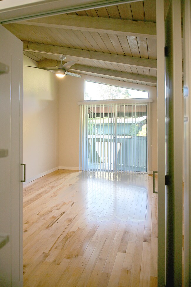 Building Photo - 278 Monroe Dr