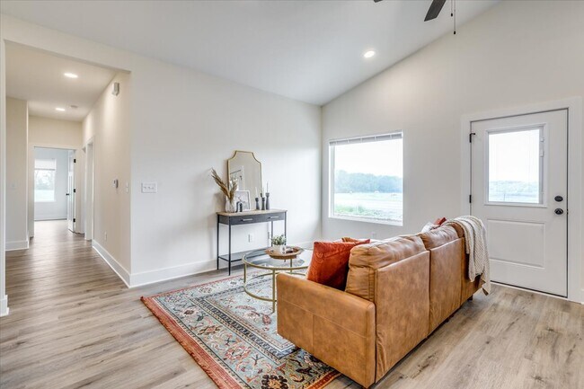 Building Photo - 607 Briarbrook Ln