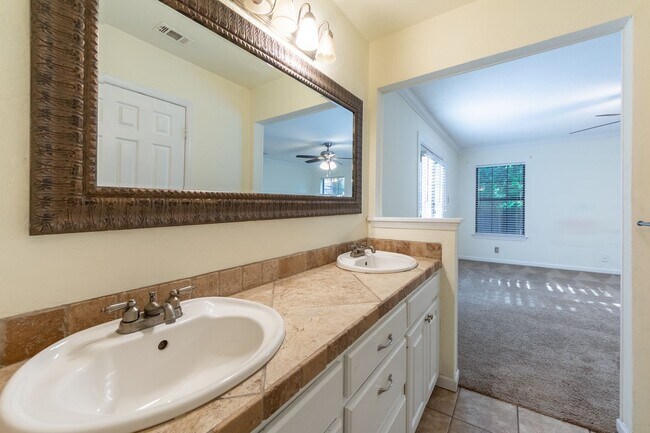 Building Photo - 121 Lake Vista W