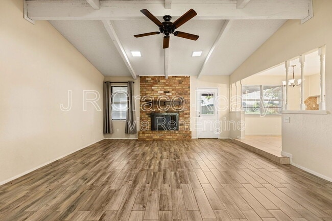 Building Photo - 429 Lindenwood Ln W