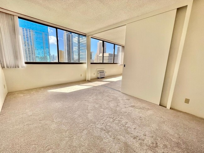 Building Photo - Kukui Plaza - 1 Bedroom, 1 Bath, 1 Parking...