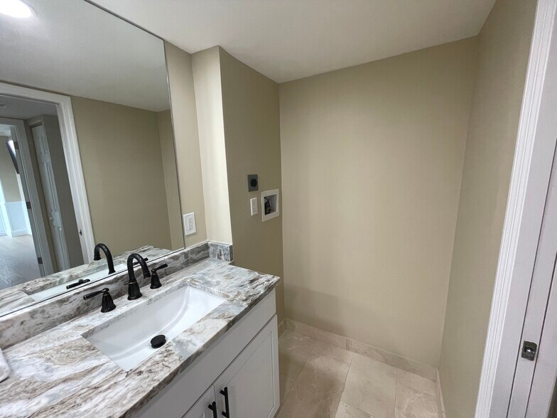Master bathroom laundry hook-ups - 2947 S Atlantic Ave