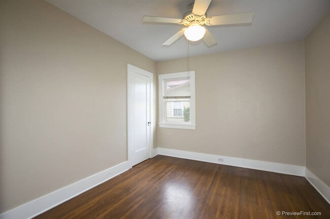 Building Photo - Adorable 2 Bedroom Cottage with Fenced yard, Washer+Dryer, Dishwasher, Reserved Parking!