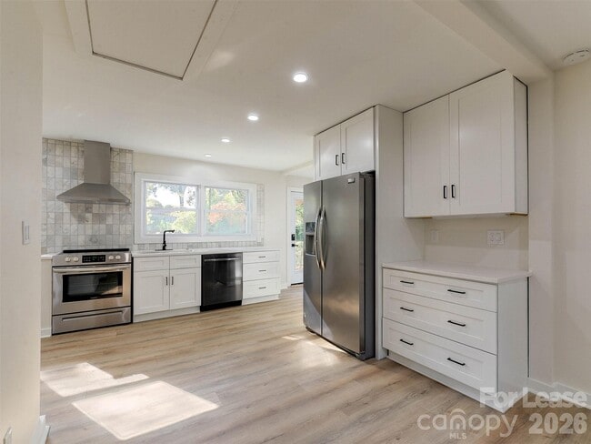 Building Photo - 2721 Mayflower Rd