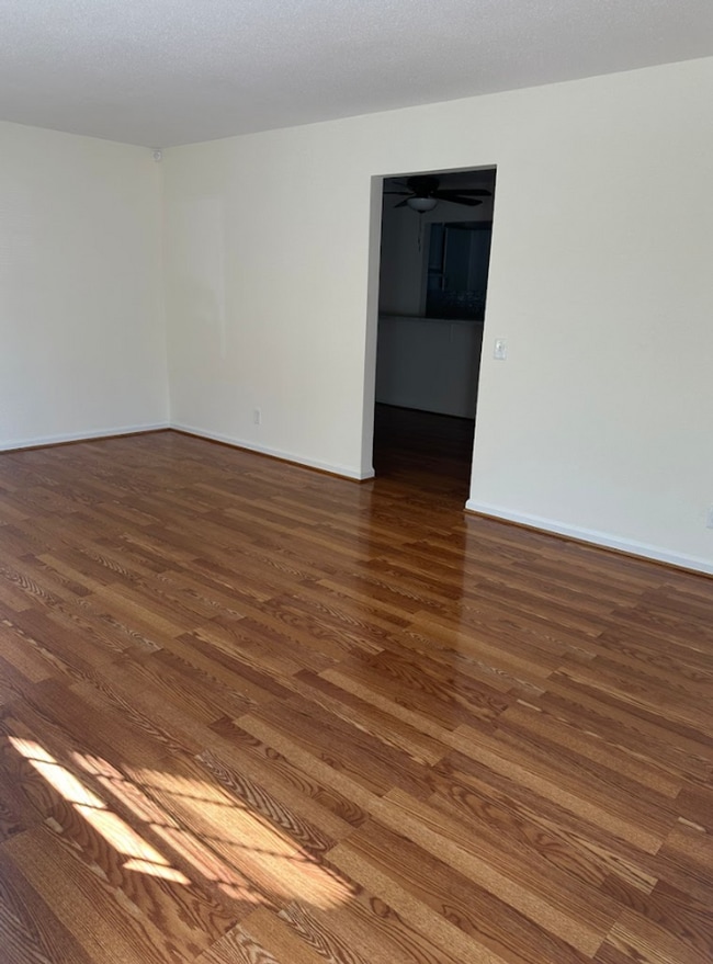 Building Photo - Renovated 2 bed 1.5 bath off Bonny Oaks