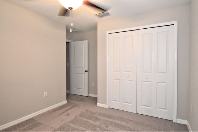 Building Photo - Like New 4 Bedroom Home