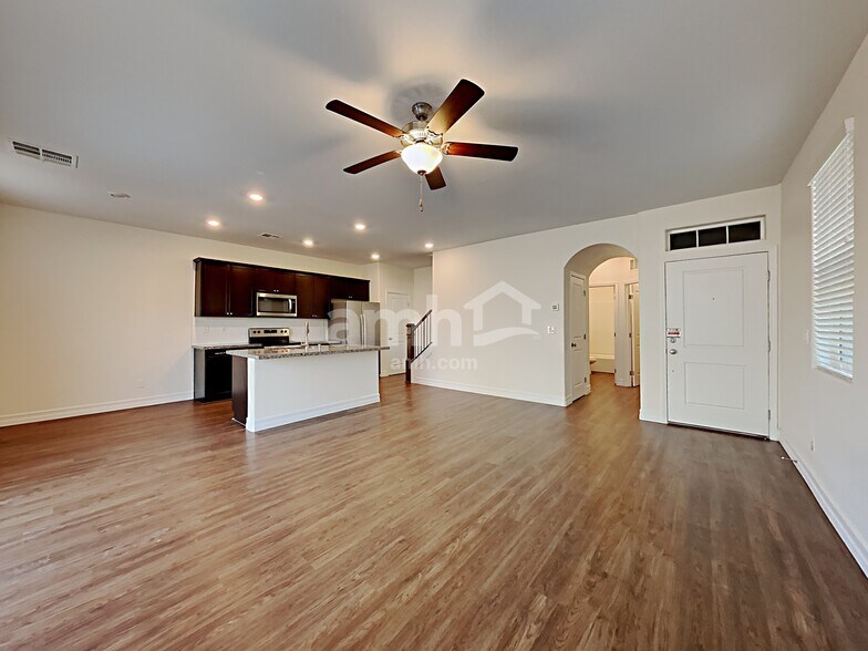 Building Photo - 9875 S Eastern Ave