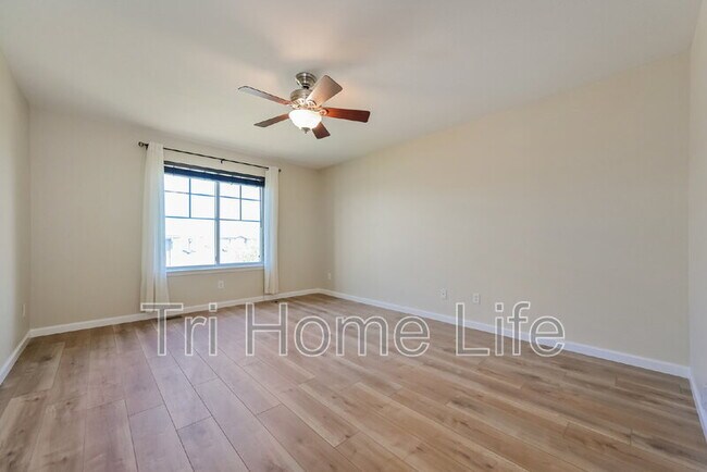 Building Photo - 22137 E Irish Dr