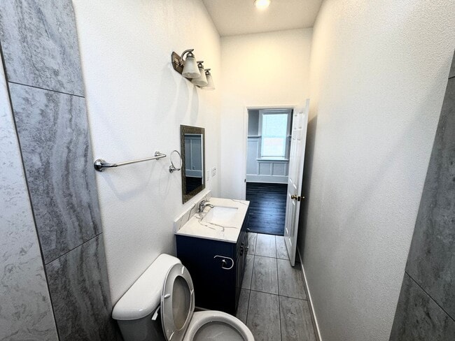 Building Photo - 3 BED/2 BATH HOME UPPER UNIT AVAIABLE FOR RENT IN OAKLAND, CA!!!! INCLUDING $500 OFF FIRST MONTHS...