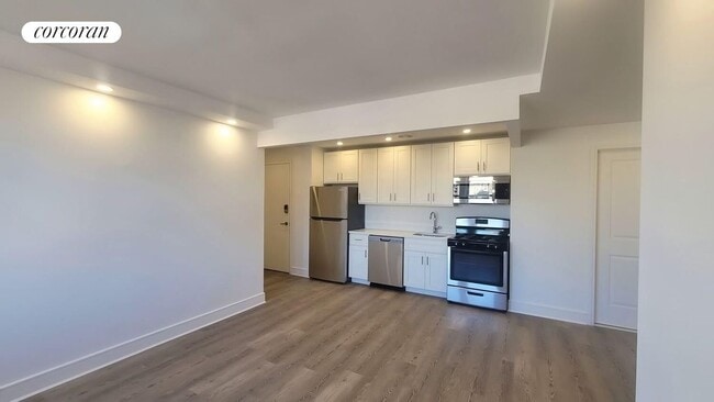 Building Photo - 45 W 81st St