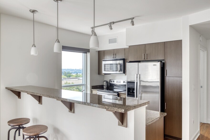 Building Photo - 10349 NE 10th St