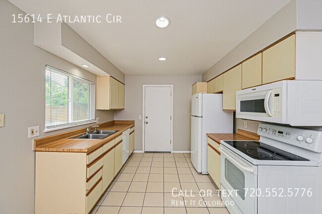 Building Photo - 15614 E Atlantic Cir