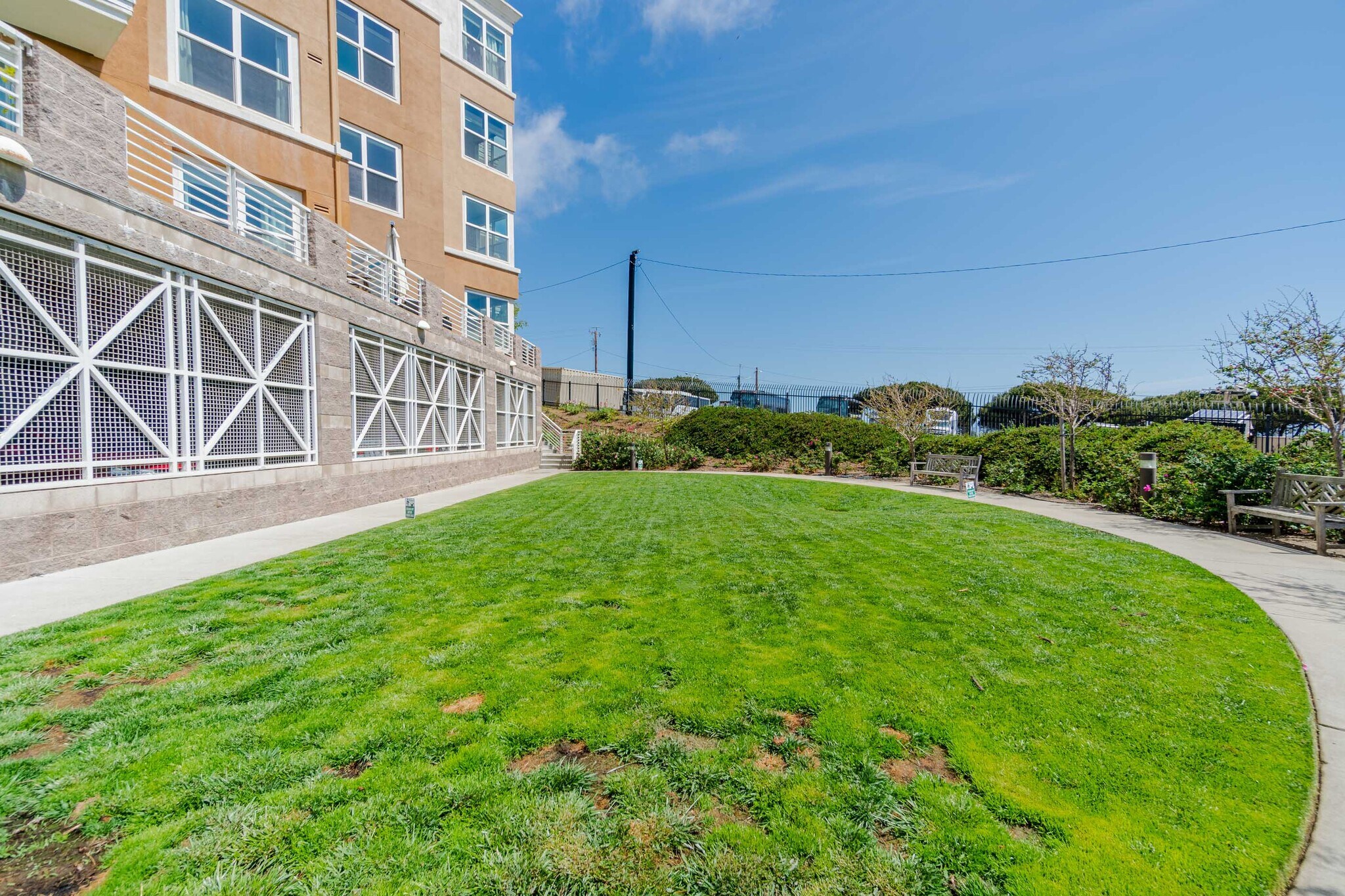 Building Photo - 301 Crescent Ct