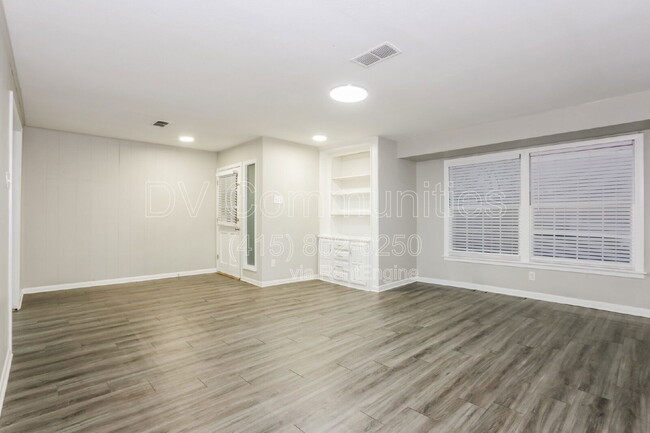 Building Photo - 2901 Creston Ave