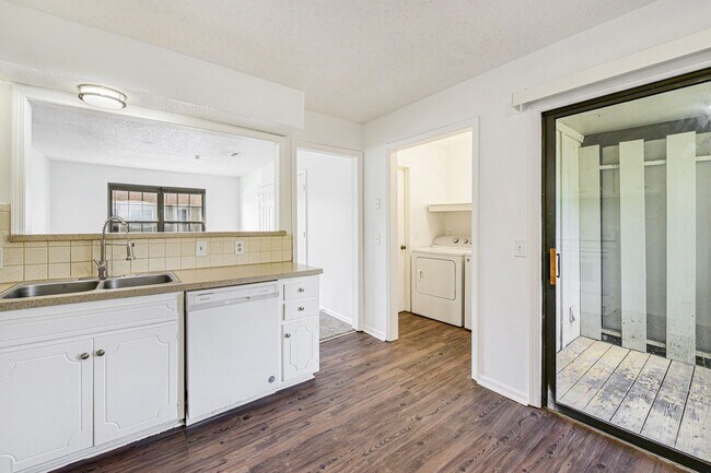 Building Photo - Charming 2-Bedroom Home in Olathe, KS – Perfect for Comfortable Living