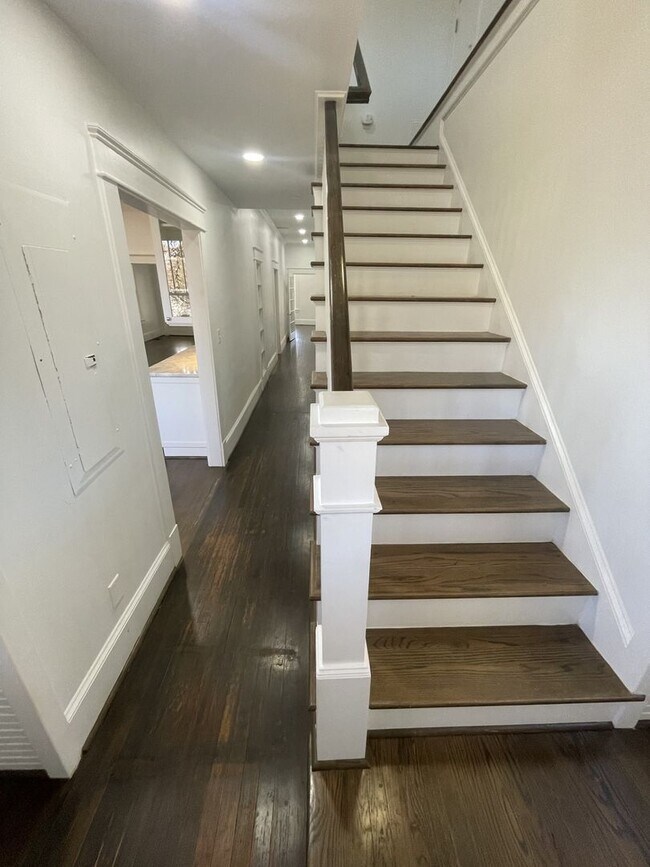 Building Photo - 4 Bd 3 Ba House