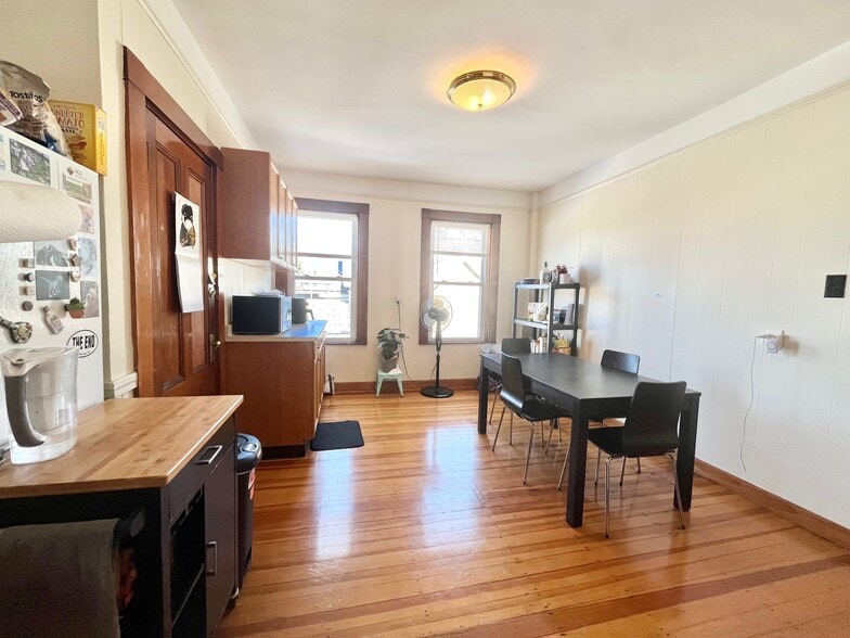 Building Photo - 48 Putnam St