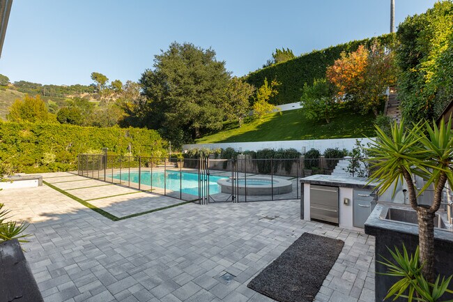 Building Photo - 3156 Dona Emilia Dr