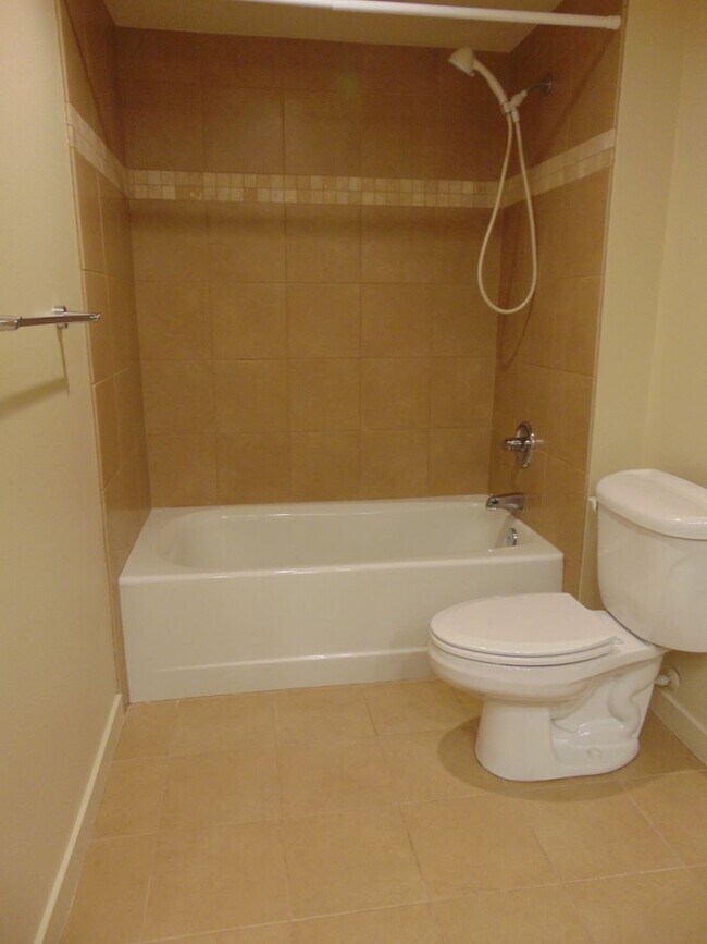 Building Photo - Luxurious and Spacious Ballard 1 Bedroom C...