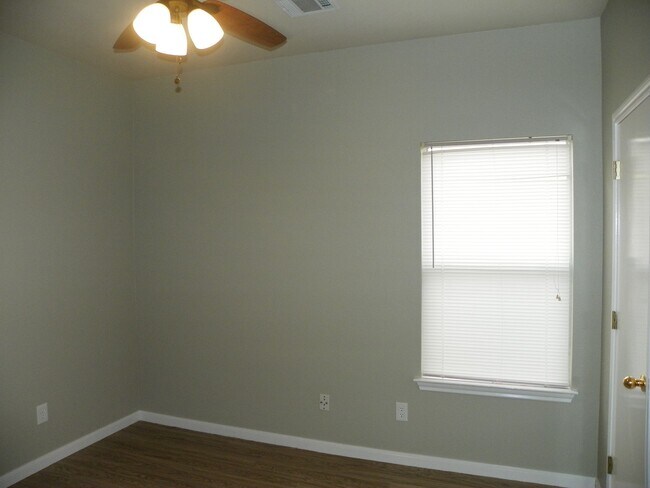 Building Photo - 133.135 Marvin Cove