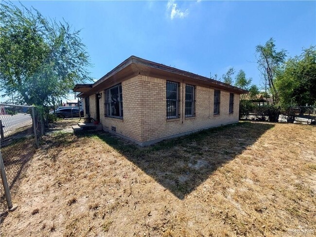 Building Photo - 14 Fresno Ave