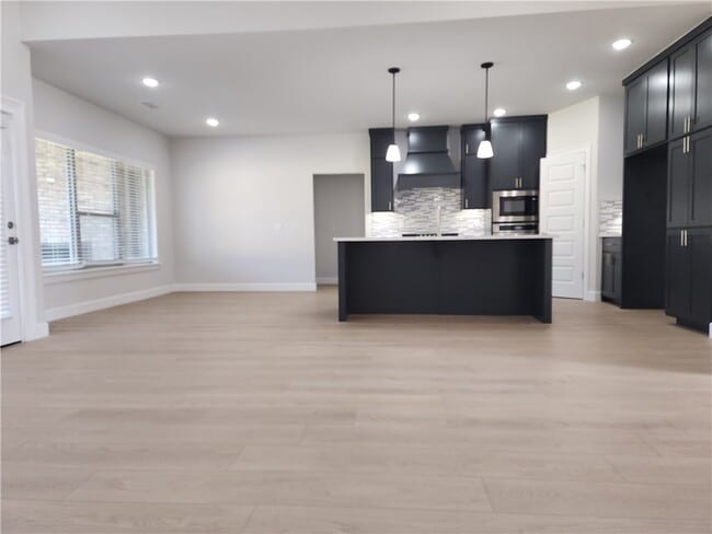 Building Photo - 2700 SW Blustery Dr