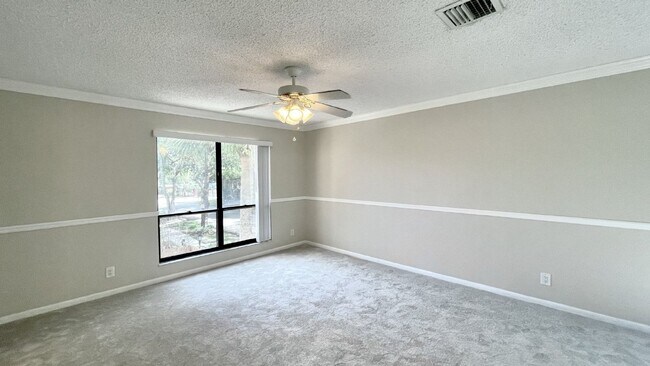 Building Photo - 501 Sandtree Dr