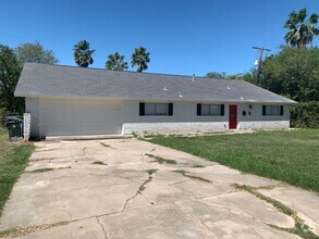 Building Photo - This home is located just off Ocean Dr.