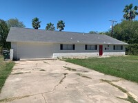 Building Photo - This home is located just off Ocean Dr.