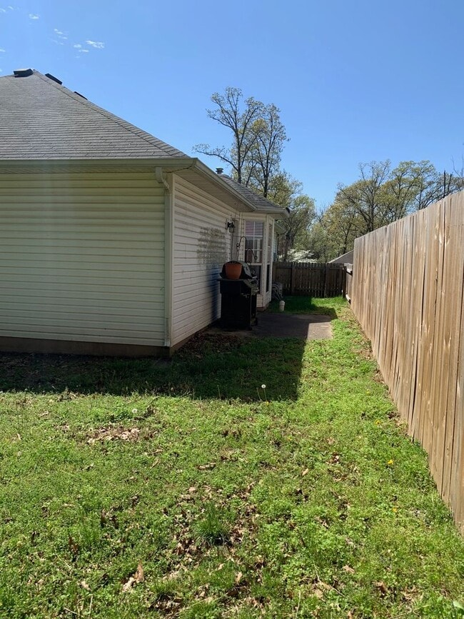 Building Photo - 1612 Crescent Street