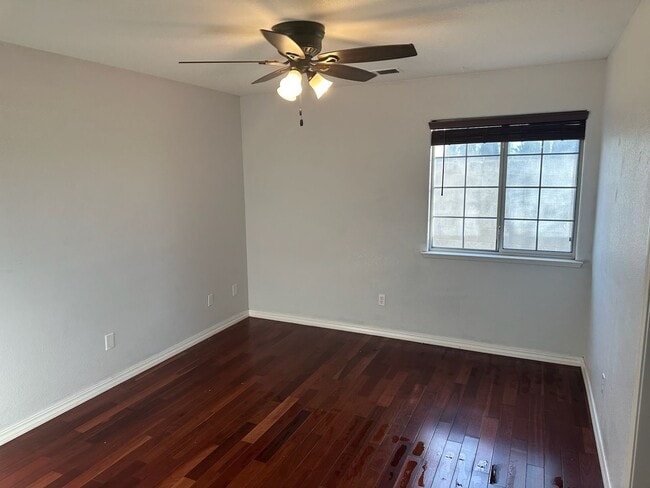 Building Photo - 2322 E Murray Ct